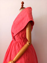 Charger l'image dans la galerie, 1950s 1960s - Stunning Coral Cotton Dress - W28 (72cm)