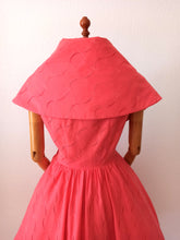 Charger l'image dans la galerie, 1950s 1960s - Stunning Coral Cotton Dress - W28 (72cm)