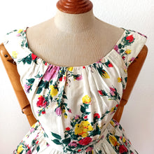 Charger l'image dans la galerie, 1950s - Lovely French Floral Print Cotton Dress - W25 (64cm)