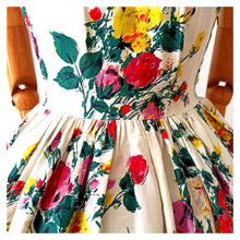 Charger l'image dans la galerie, 1950s - Lovely French Floral Print Cotton Dress - W25 (64cm)