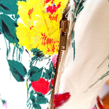 Charger l'image dans la galerie, 1950s - Lovely French Floral Print Cotton Dress - W25 (64cm)