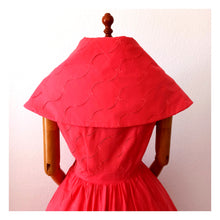 Charger l'image dans la galerie, 1950s 1960s - Stunning Coral Cotton Dress - W28 (72cm)