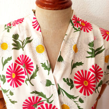 Cargar imagen en el visor de la galería, 1940s - JOSSELYNE, Paris - Adorable Floral Rayon Dress - W27 (68cm)