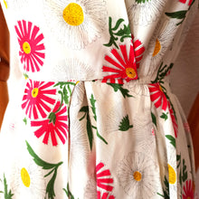 Cargar imagen en el visor de la galería, 1940s - JOSSELYNE, Paris - Adorable Floral Rayon Dress - W27 (68cm)