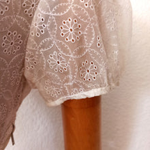 Charger l'image dans la galerie, 1950s - Lovely See-through Smoked Cotton Wedding Dress - W30 (76cm)