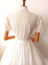 Charger l'image dans la galerie, 1950s - Lovely See-through Smoked Cotton Wedding Dress - W30 (76cm)
