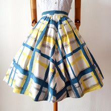 Charger l'image dans la galerie, 1950s - Fabulous Cotton Skirt - W25/26 (64/66cm)
