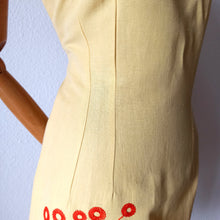 Laden Sie das Bild in den Galerie-Viewer, 1960s - Unworn - Gorgeous Embroidery Linen Dress - W30 (76cm)