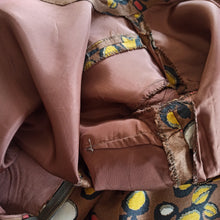 Laden Sie das Bild in den Galerie-Viewer, 1960s - Stunning Abstract Dress - W34 (86cm)