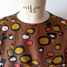 Laden Sie das Bild in den Galerie-Viewer, 1960s - Stunning Abstract Dress - W34 (86cm)