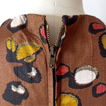 Laden Sie das Bild in den Galerie-Viewer, 1960s - Stunning Abstract Dress - W34 (86cm)