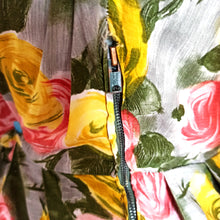 Charger l'image dans la galerie, 1950s - MAJESTÉ, France - Stunning Roseprint Dress - W28 (72cm)