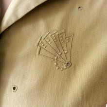 Charger l'image dans la galerie, 1950s - Delicious Avocado Green Embroidered Cotton Blouse - W42 (106cm)