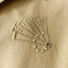 Charger l'image dans la galerie, 1950s - Delicious Avocado Green Embroidered Cotton Blouse - W42 (106cm)