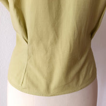 Charger l'image dans la galerie, 1950s - Delicious Avocado Green Embroidered Cotton Blouse - W42 (106cm)