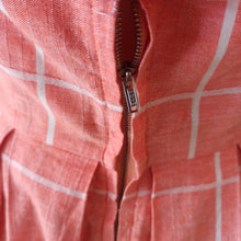 Charger l'image dans la galerie, 1950s - Adorable Massive Buttons Salmon Bolero Dress - W27.5 (70cm)