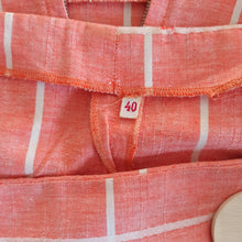 Charger l'image dans la galerie, 1950s - Adorable Massive Buttons Salmon Bolero Dress - W27.5 (70cm)