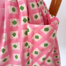 Charger l'image dans la galerie, 1950s 1960s - Adorable Green Diamonds Cotton Dress - W27/28 (68/70cm)
