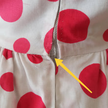 Charger l'image dans la galerie, 1950s 1960s - Fabulous Pink Dots Pockets Dress - W27 (68cm)