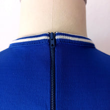 Laden Sie das Bild in den Galerie-Viewer, 1960s - GURLON, France - Deadstock Royal Blue Cardigan Top Set - Sz. 46
