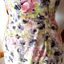Charger l'image dans la galerie, 1950s 1960s - Gorgeous Roseprint Rayon Dress - W42 (106cm)