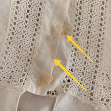 Laden Sie das Bild in den Galerie-Viewer, 1970s does 1940s - Beautiful Embroidery Cotton Blouse - W26 (66cm)