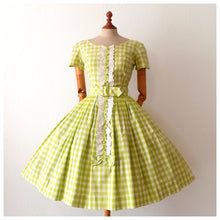Charger l'image dans la galerie, 1950s - Adorable Green Checked Belted Dress - W27.5 (70cm)