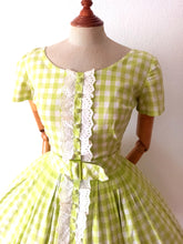 Charger l'image dans la galerie, 1950s - Adorable Green Checked Belted Dress - W27.5 (70cm)