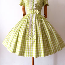 Charger l'image dans la galerie, 1950s - Adorable Green Checked Belted Dress - W27.5 (70cm)