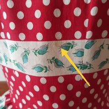 Charger l'image dans la galerie, 1950s - Exquisite Floral Dotted Red Cotton Dress - W28.5 (72cm)