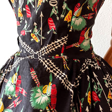 Charger l'image dans la galerie, 1950s - FRANCE - Stunning Novelty Print Dress - W31 (78cm)