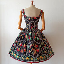 Charger l'image dans la galerie, 1950s - FRANCE - Stunning Novelty Print Dress - W31 (78cm)