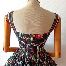 Charger l'image dans la galerie, 1950s - FRANCE - Stunning Novelty Print Dress - W31 (78cm)