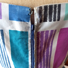 Charger l'image dans la galerie, 1950s 1960s - Gorgeous Abstract Purple Cotton Dress - W27.5 (70cm)