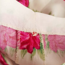Charger l'image dans la galerie, 1950s - Adorable Roseprint Rayon Dress - W27 (68cm)