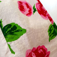 Charger l'image dans la galerie, 1950s - CHANTILLY, Switzerland - Stunning Roseprint Dress - W28 (70cm)