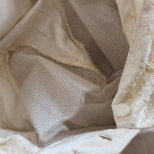 Charger l'image dans la galerie, 1950s - Italian Couture - Outstanding Cotton Lace Wedding Dress - W28 (70cm)