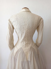 Charger l'image dans la galerie, 1950s - Italian Couture - Outstanding Cotton Lace Wedding Dress - W28 (70cm)
