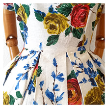 Charger l'image dans la galerie, 1950s - WÜNDISCH, Germany - Stunning Roseprint Dress - W28 (70cm)