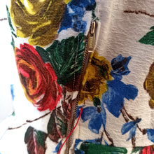 Charger l'image dans la galerie, 1950s - WÜNDISCH, Germany - Stunning Roseprint Dress - W28 (70cm)