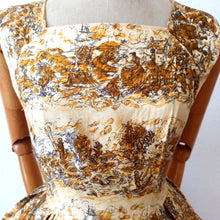 Charger l'image dans la galerie, 1950s - Fabulous Novelty Print Cotton Dress - W27.5 (70cm)