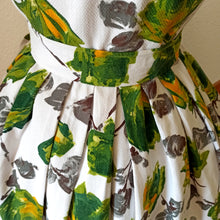 Charger l'image dans la galerie, 1950s - FONTANOR, Belgium - Fabulous Roseprint Dress - W30 (76cm)