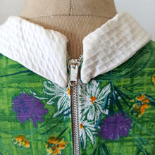 Laden Sie das Bild in den Galerie-Viewer, 1950s 1960s - Stunning Floral Garden Cotton Dress - W27.5 (70cm)