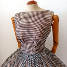 Charger l'image dans la galerie, 1950s 1960s - Exquisite Floral Summer Dress - W26 (66cm)