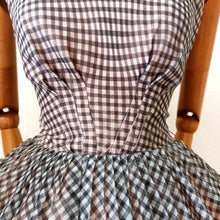 Charger l'image dans la galerie, 1950s 1960s - Exquisite Floral Summer Dress - W26 (66cm)