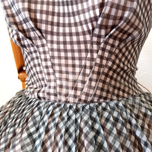 Charger l'image dans la galerie, 1950s 1960s - Exquisite Floral Summer Dress - W26 (66cm)