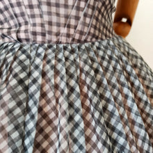 Charger l'image dans la galerie, 1950s 1960s - Exquisite Floral Summer Dress - W26 (66cm)