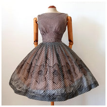 Charger l'image dans la galerie, 1950s 1960s - Exquisite Floral Summer Dress - W26 (66cm)