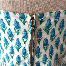 Charger l'image dans la galerie, 1950s - Stunning British Spaghetti Straps Floral Dress - W26 (66cm)