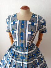 Charger l'image dans la galerie, 1950s 1960s - Fabulous Novelty Cotton Dress - W29 (74cm)